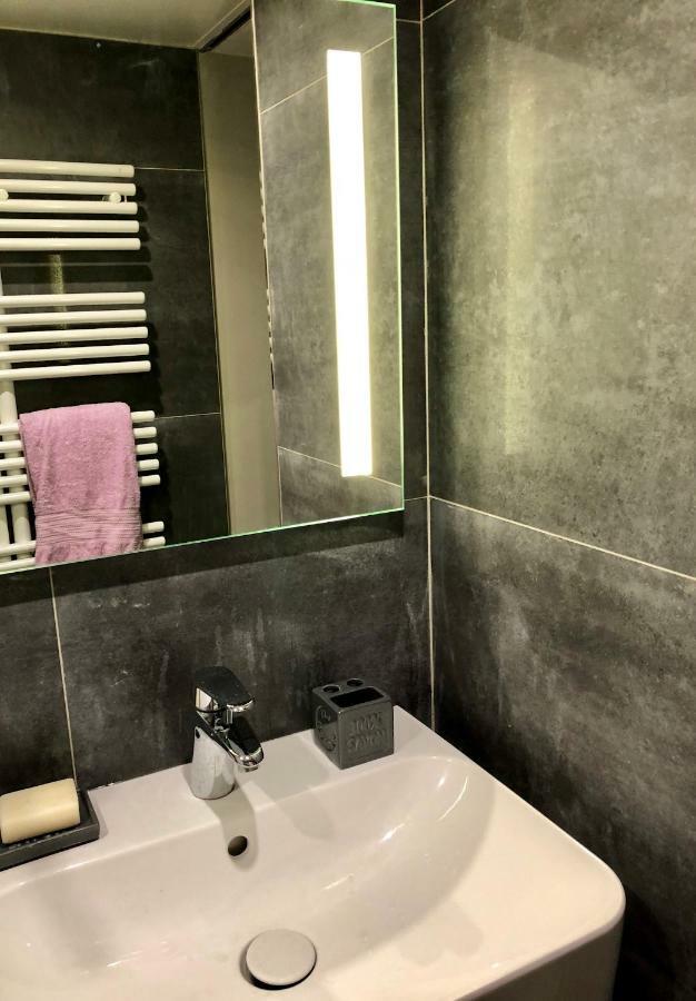 Appartement Versailles Quartier Notre Dame Au Pied Du Chateau Avec Parking Buitenkant foto